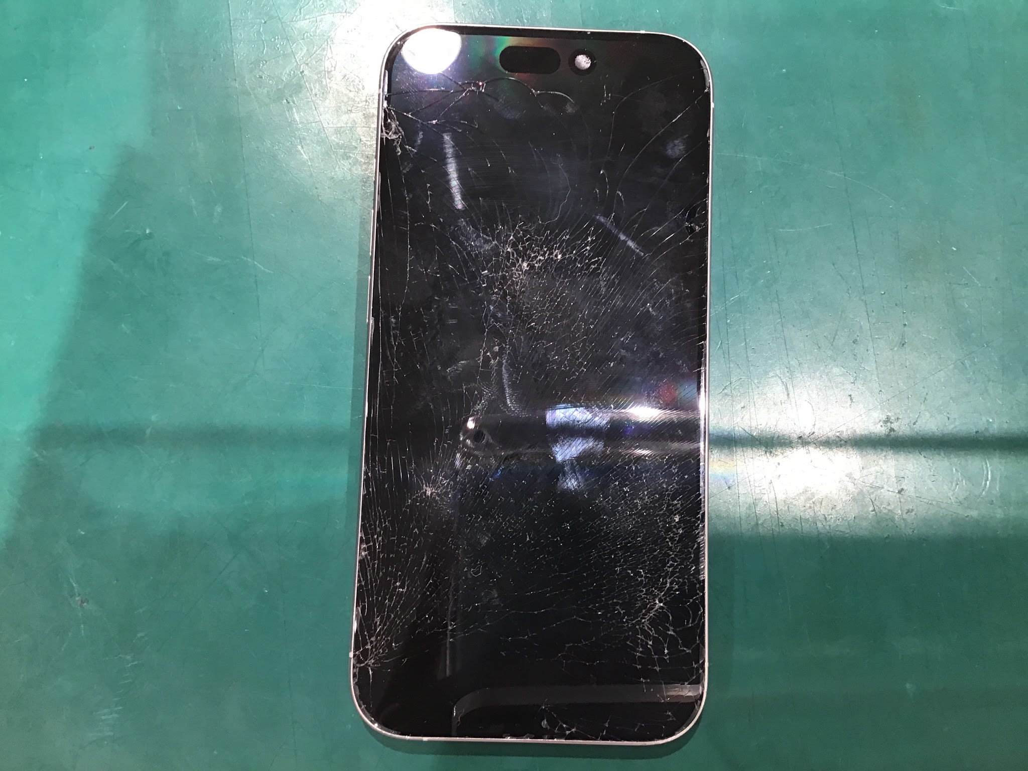 iPhone15Proの画面交換を行いました。【スマホ修理工房丸井錦糸町店】